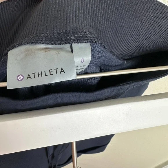 ATHLETA Midtown Short Navy 0 - Picture 6 of 7